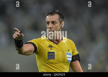 RJ - Rio de Janeiro - 05/29/2022 - BRAZILIAN A 2022, FLUMINENSE X FLAMENGO - Referee Raphael Claus during a match between Fluminense and Flamengo at the Maracana stadium for the Brazilian championship A 2022. Photo: Thiago Ribeiro/AGIF/Sipa USA Stock Photo