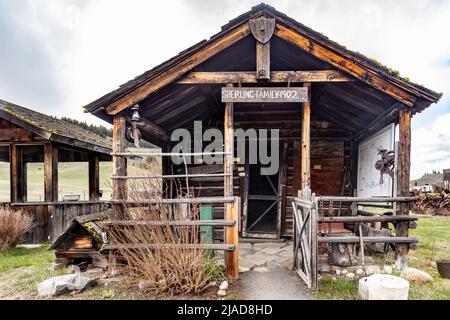 Molson, WA - USA: 05-10-2022: Sherling Family Homestead Log Cabin Stock Photo