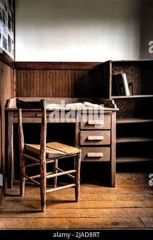 Molson, WA - USA: 05-10-2022: Old desk and chair in Assayers office Stock Photo