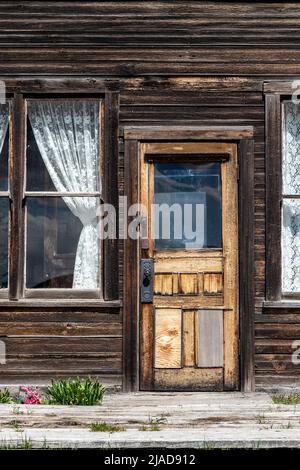 Molson, WA - USA: 05-10-2022: Old Homestead Locators Building front door Stock Photo