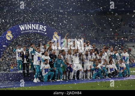 Paris, France. 29th May, 2022. Real Madrid players celebrate victory against Liverpool FC during the UEFA Champions League final match at Stade de France. Final score; Real Madrid 1:0 Liverpool. (Photo by Mohammad Javad Abjoushak/SOPA Images/Sipa USA) Credit: Sipa USA/Alamy Live News Stock Photo