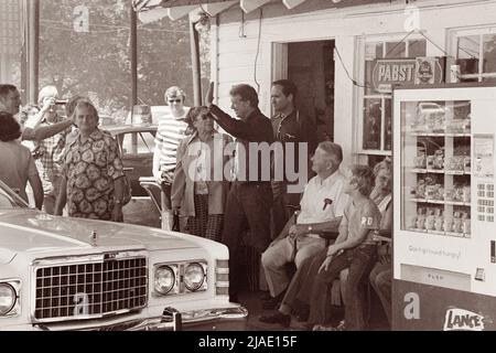 Jimmy Carter makes a campaign stop at his brother Billy's gas station in their hometown of Plains, Georgia. (USA) Stock Photo