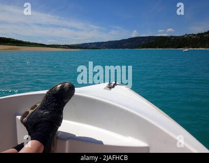 The bow of a rented white boat on the turquoise colored waters of the  Verdon Gorge. This is a river canyon located in the Provence-Alpes-Côte d'Azur Stock Photo