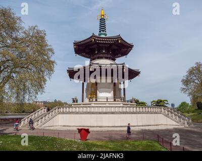 The London Peace Pagoda, a Buddhist stupa, in Battersea Park, beside the River Thames in Battersea, Wandsworth, South London, UK. Stock Photo