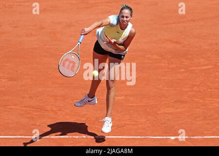 30th May 2022;  Roland Garros, Paris, France: French Open Tennis tournament: Madison Keys (USA) serves to Veronica Kudermetova Stock Photo