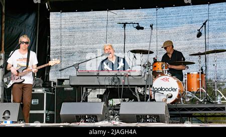toploader-performing-live-at-the-deal-at-the-deal-classic-car-show