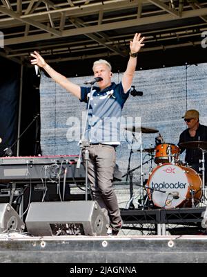 Close-up of Joseph Washbourn performing with Toploader, at the Deal Classic Car Show, Betteshanger Park, Kent Stock Photo