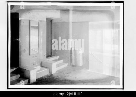 Indoor pool of the Südbahnhotel am Semmering: entrance to the toilets (architects: Emil Hoppe and Otto Schönthal) Stock Photo