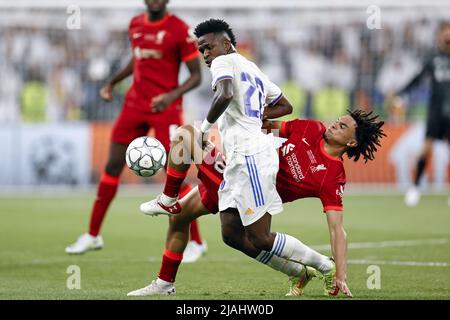 PARIS - (LR) Vinicius Junior of Real Madrid, Trent Alexander-Arnold of Liverpool FC during the UEFA Champions League final match between Liverpool FC and Real Madrid at Stade de Franc on May 28, 2022 in Paris, France. ANP | DUTCH HEIGHT | MAURICE VAN STONE Stock Photo