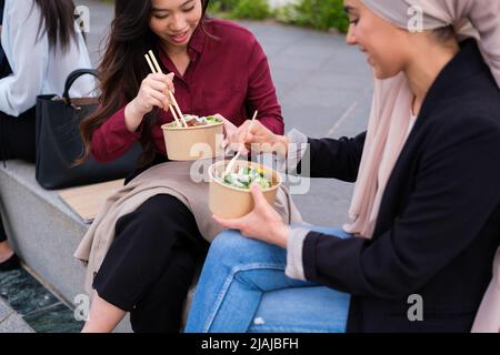 Two female workers taking a lunch break in financial district Stock Photo