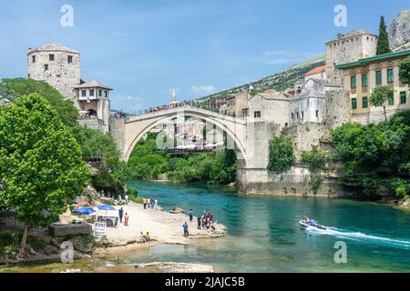 Stari Most (Mosta Bridge) over River Neretva, Old Town, Mostar, Bosnia and Herzegovina Stock Photo