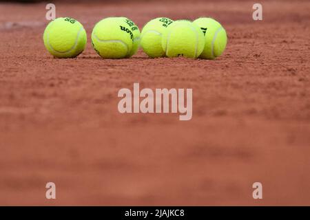 Paris, France. 30th May, 2022. Photo taken on on May 30, 2022 shows Roland Garros official balls. Credit: Meng Dingbo/Xinhua/Alamy Live News Stock Photo