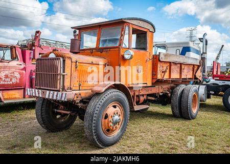 Fort Meade, FL - February 23, 2022: Oshkosh 4x4 Dump Truck at local tractor show Stock Photo