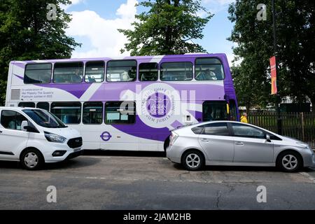 Finsbury Park, London, UK. 31st May 2022. One of the eight London buses with a special livery for The Queen's Platinum Jubilee. Credit: Matthew Chattle/Alamy Live News Stock Photo
