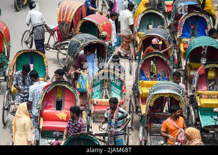 Dhaka, Bangladesh. 31st May, 2022. Rickshaw pullers seen waiting for customers on the streets of Dhaka. Credit: SOPA Images Limited/Alamy Live News Stock Photo