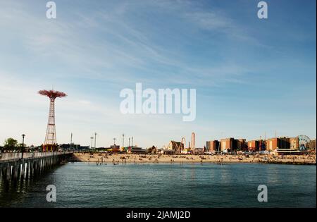 The Pier at Coney Island with the old Parachute jump ride at Coney Island, Brooklyn, New York City Stock Photo