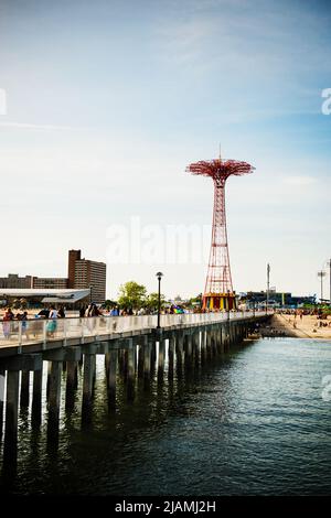 The Pier at Coney Island with the old Parachute jump ride at Coney Island, Brooklyn, New York City Stock Photo