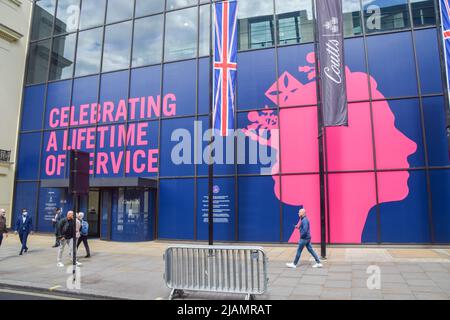 London, England, UK. 31st May, 2022. The Queen's Platinum Jubilee celebration, marking the 70th anniversary of the Queen's accession to the throne, at Coutts Bank on The Strand. (Credit Image: © Vuk Valcic/ZUMA Press Wire) Stock Photo