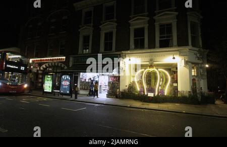 London is nearly ready for the queens calibrations for her 70 years as queen of England. People will be  out having a good time over the weekend . Sloane street alone square and king’s road together with the whole of England are ready for the celebrations 30-5-22 blitz pictures Stock Photo