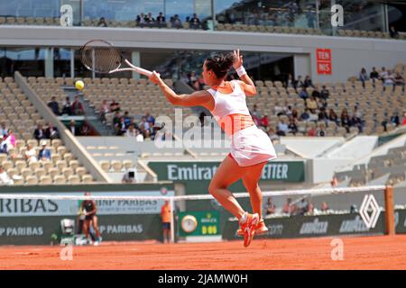 Roland Garros, Paris, France: 31st May 2022;  French Open Tennis tournament: Martina Trevisan (ITA) in action against Leylah Fernandez (CAN) Stock Photo