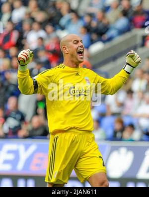 Liverpool Goalkeeper Pepe Reina 2009 Stock Photo - Alamy