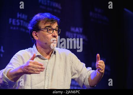 Hay-on-Wye, Wales, UK. 31th May, 2022. Javier Cercas talks to Philippe Sands at Hay Festival 2022, Wales. Credit: Sam Hardwick/Alamy. Stock Photo