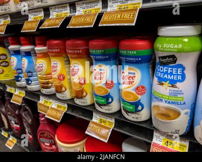 Coffee creamer hi-res stock photography and images - Alamy