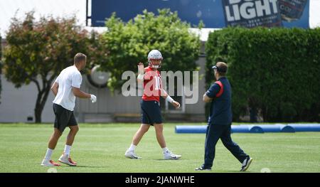 Foxborough, Massachusetts, USA. 31st May, 2022. MA, USA; New England Patriots quarterback Mac Jones (10) at the team's OTA at Gillette Stadium, in Foxborough, Massachusetts. Eric Canha/CSM/Alamy Live News Stock Photo