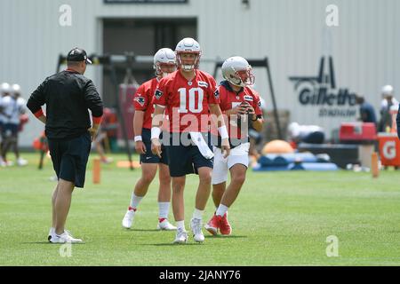 Foxborough, Massachusetts, USA. 31st May, 2022. MA, USA; New England Patriots quarterback Mac Jones (10) at the team's OTA at Gillette Stadium, in Foxborough, Massachusetts. Eric Canha/CSM/Alamy Live News Stock Photo