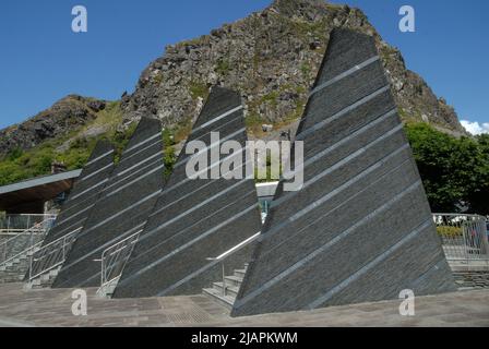 Slate sculptures commemorating the slate mining industry at Blaenau Ffestiniog, Conwy, Wales, UK. Stock Photo