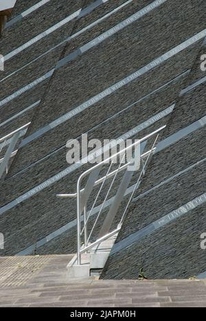 Slate sculptures commemorating the slate mining industry at Blaenau Ffestiniog, Conwy, Wales, UK. Stock Photo