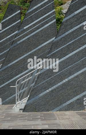 Slate sculptures commemorating the slate mining industry at Blaenau Ffestiniog, Conwy, Wales, UK. Stock Photo