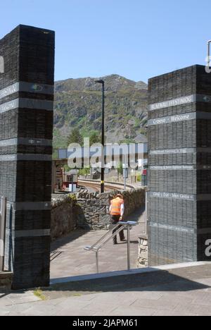 Slate sculptures commemorating the slate mining industry at Blaenau Ffestiniog, Conwy, Wales, UK. Stock Photo