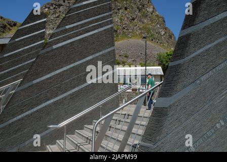 Slate sculptures commemorating the slate mining industry at Blaenau Ffestiniog, Conwy, Wales, UK. Stock Photo