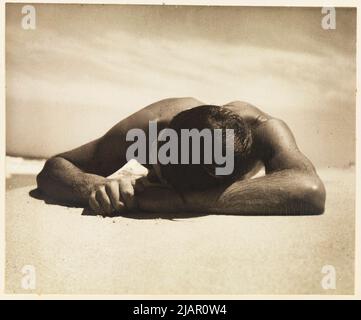The Sunbather Alternate Sunbaker, with hands clasped, Max Dupain, 1937 Stock Photo