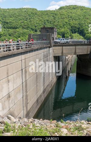 The KInzua Dam in the Allegheny National Forest in Warren, Pennsylvania, USA Stock Photo