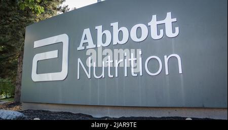 Columbus, Ohio - May 31, 2022: Abbott Nutrition center entry sign Stock Photo
