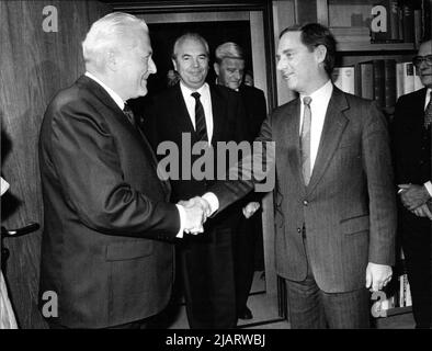 Wolfgang Schäuble Bundesminister für besondere Aufgaben und Chef des Bundeskanzleramtes in der von Bundeskanzler Helmut Kohl geführten Bundesregierung. Stock Photo