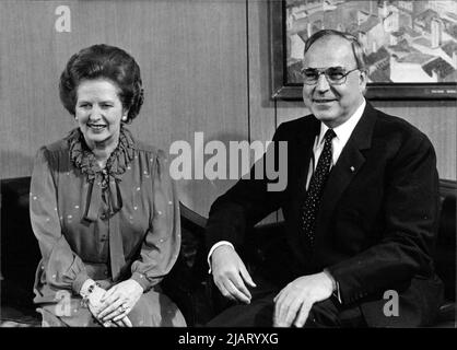 Besuch der britischen Premierministerin in Bonn. Bundeskanzler Helmut Kohl empfing in Bonn die britische Premierministerin Margaret Thatcher. Stock Photo