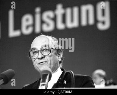 FDP-Politiker Otto Graf Lambsdorff, ehemaliger Bundesminister für Wirtschaft und Bundesvorsitzender der FDP. Stock Photo