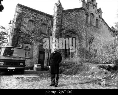 Foto des Bundestagspräsidenten Dr. Rainer Barzel vor dem Alten Wasserwerk hinter dem Deutschen Bundestag in Bonn. Stock Photo