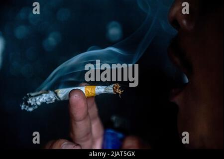 javanese tobacco Djarum Bliss Java Clove Filtered Cigarettes Tembakau Pipa Tambolaka (100gr) |