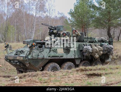 Bemowo Piskie Training Area, Orzysz, Poland - Cpl. Jason Cain (left) along with Staff Sgt. Shawn Troxtel (right), Soldiers of the 98th Brigade Engineer Battalion, Washington Army National Guard, man a Reconnaissance Stryker during the last training day of exercise Thunderbolt Focus 2022, April 27. U.S. Soldiers among others from allied nations worked together in dynamic teams against tactics, techniques, and procedures used by enemy forces that allowed the Battle Groups to practice, refine, and validate all warfighting, interoperability and control skills. (U.S. Army photo by Spc. Devin Klecan Stock Photo