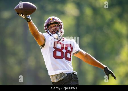 Washington Commanders tight end Armani Rogers (88) catches a pass