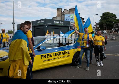 Glasgow, Scotland, 1st June 2022. Scotland and Ukraine football fans outside Hampden Park Stadium ahead of tonight’s UEFA World Cup play-off game, in Glasgow, Scotland, 1 June 2022. Photo credit: Jeremy Sutton-Hibbert/Alamy Live News. Stock Photo