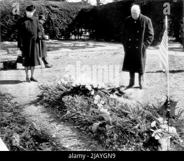 Churchill Visits Rossevelt's Grave : Winston Churchill, former Prime Minister of England, stands beside the grave of Franklin D. Roosevelt after laying a floral tribute on the last resting place of the former President here today. Mrs. Roosevelt stands at left. March 12, 1946. (Photo by AP Wirephoto). Stock Photo