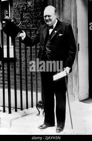 PRESIDENT ROOSEVELT & MR. WINSTON CHURCHILL POSE FOR PHOTOGRAPHERS ON ...