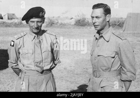 The King in Tripoli - The King with General Montgomery at his battle H.Q. After returning from his visit to Malta the King made a second tour of units of the 8th Army in Tripoli. He visited General Montgomery at his battle H.W. June 29, 1943. (Photo by British Official Photograph). Stock Photo