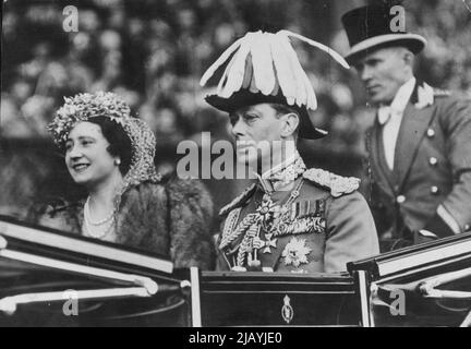 The Royal Tour Of The King And Queen In Canada -- The King and Queen drive through the cheering crowds at Ottawa. May 30, 1939. (Photo by Sport & General Press Agency, Limited). Stock Photo