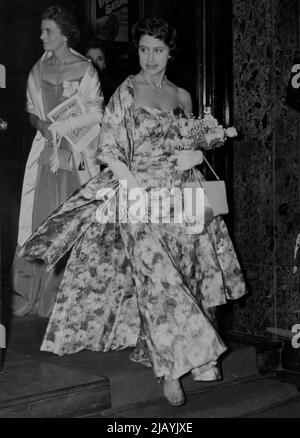 Wearing a floral evening gown, with matching stole, Princess Margaret leaves after the London premiere last night of the film 'Daddy Long Legs' at the Carlton, Haymarket. The performance was to help the Invalid Children's Aid Association. The film, a musical, stars Fred Astaire and Leslie Caron. Leslie, who flew from home in Paris for the premiere, was presented to the Princess. June 07, 1955. (Photo by Daily Mirror). Stock Photo